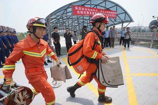 小贾巴里-史密斯成自狼王以来 首位20岁及以下连2场15+15锋线球员